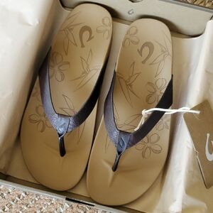 Olukai Kipe'a Dark Java Sahara Brown and Tan Flip Flops Women's 8 Brand New